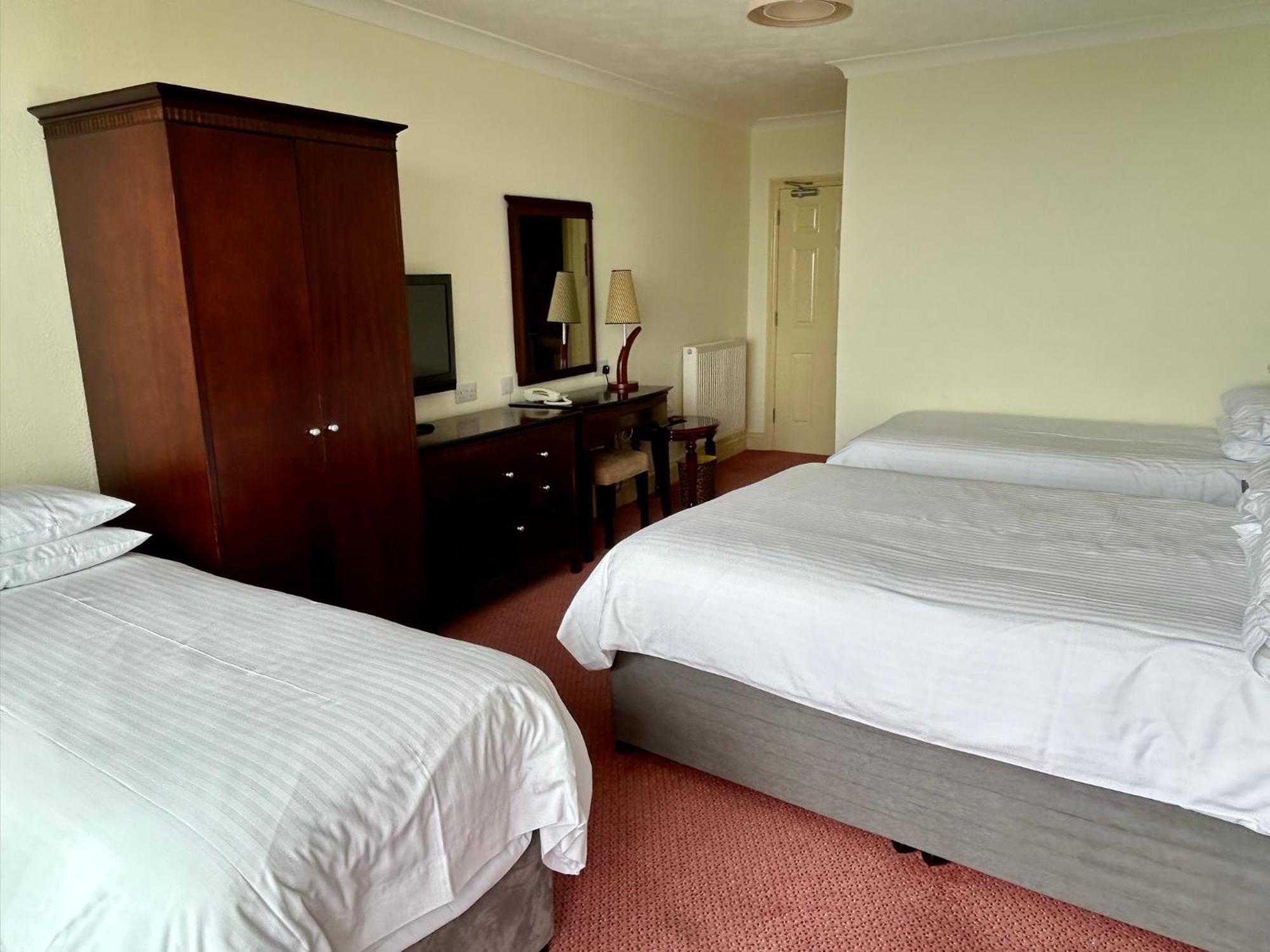 Regent Court - Seafront, Sandown - Free Car Ferry For Bookings Of 3 Or More Nights, Subject To Availability Room photo